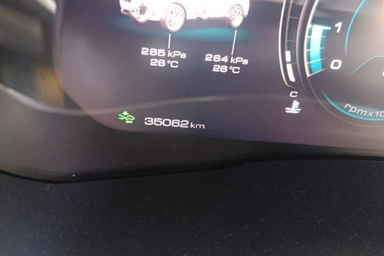 Used Wey VV6 2020 2.0T Two-Wheel Drive Smart Enjoyment+ Odometer Close Up