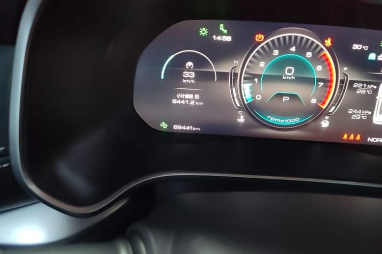 Used Wey VV6 2020 2.0T Two-Wheel Drive Smart Enjoyment+ Odometer Close Up