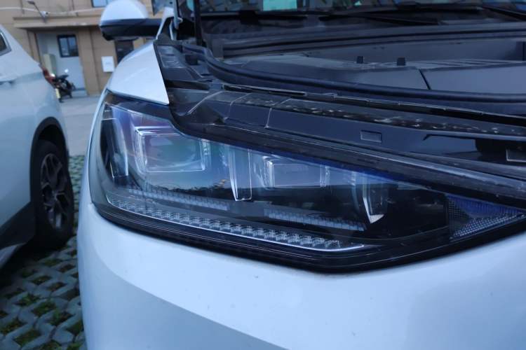 Used Wey VV6 2020 2.0T Two-Wheel Drive Smart Enjoyment+ Right Front Headlight