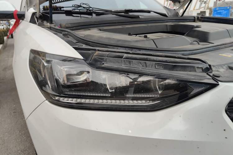 Used Wey VV6 2020 2.0T Two-Wheel Drive Smart Enjoyment+ Right Front Headlight