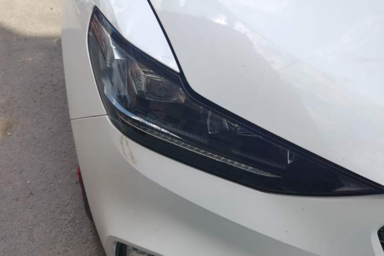 Used Wey VV6 2020 2.0T Two-Wheel Drive Smart Enjoyment+ Right Front Headlight