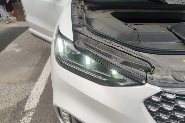 Used Wey VV6 2020 2.0T Two-Wheel Drive Smart Protection+ Right Front Headlight