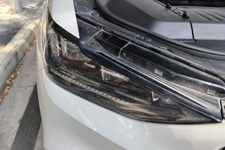 Used Wey VV6 2020 2.0T Two-Wheel Drive Smart Enjoyment+ Right Front Headlight