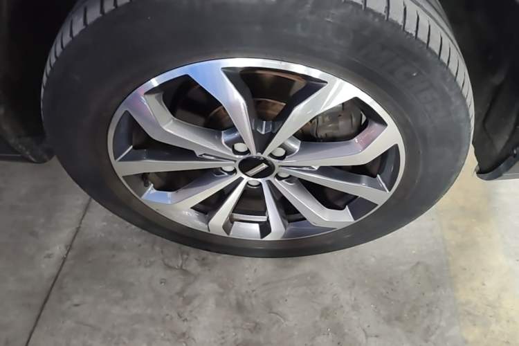Used Wey VV6 2020 2.0T Two-Wheel Drive Smart Enjoyment+ Right Front Wheel Hub