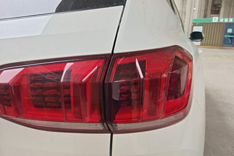 Used Wey VV6 2020 2.0T Two-Wheel Drive Smart Protection+ Right Rear Taillight