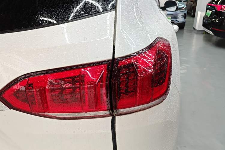 Used Wey VV6 2020 2.0T Two-Wheel Drive Smart Enjoyment+ Right Rear Taillight