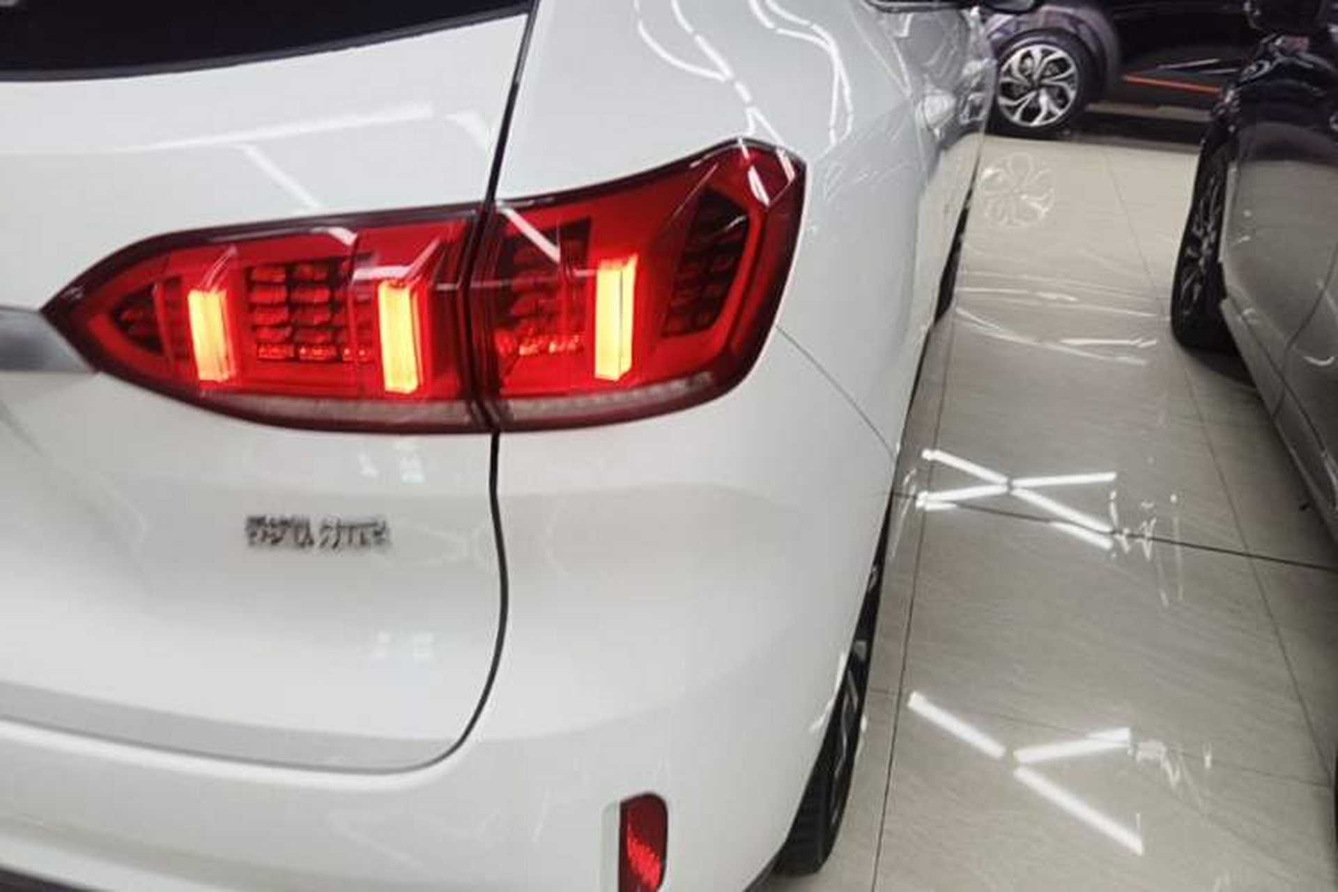 Used Wey VV6 2020 2.0T Two-Wheel Drive Smart Enjoyment+ Right Rear Taillight
