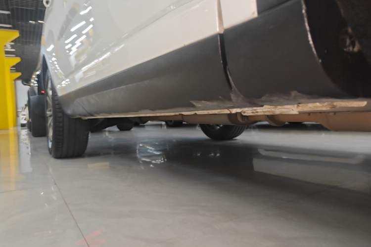 Used Wey VV6 2020 2.0T Two-Wheel Drive Smart Enjoyment+ Right Side Sill