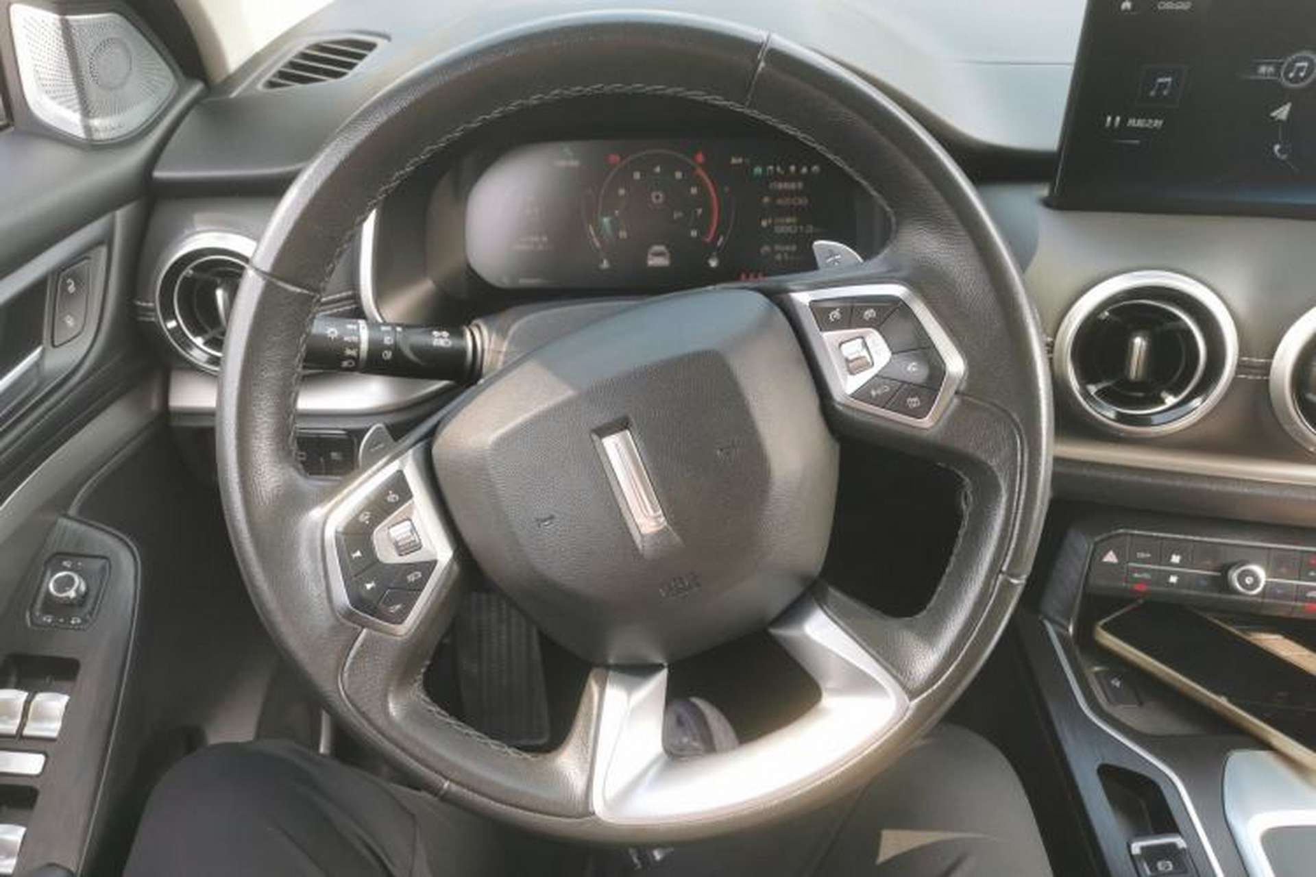 Used Wey VV6 2020 2.0T Two-Wheel Drive Smart Enjoyment+ Steering Wheel