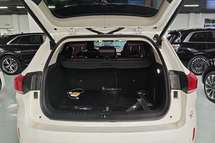 Used Wey VV6 2020 2.0T Two-Wheel Drive Smart Enjoyment+ Trunk