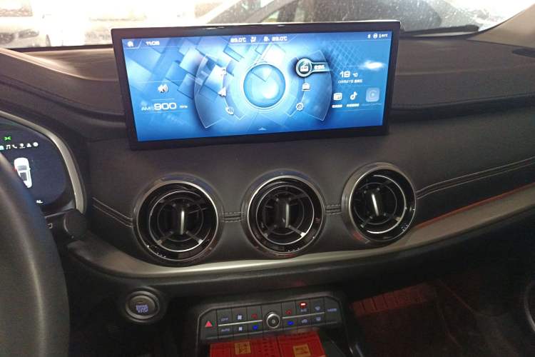 Used Wey VV6 2021 2.0T Two-Wheel Drive Smart Plus Audio And AC Panel