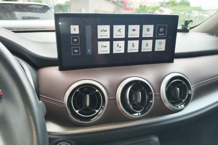 Used Wey VV6 2021 2.0T Two-Wheel Drive Smart Plus Audio And AC Panel
