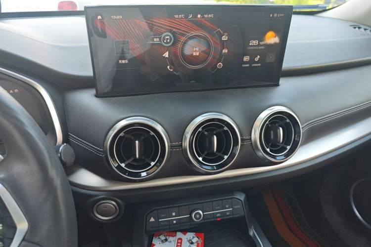 Used Wey VV6 2021 2.0T Two-Wheel Drive Smart Plus Audio And AC Panel