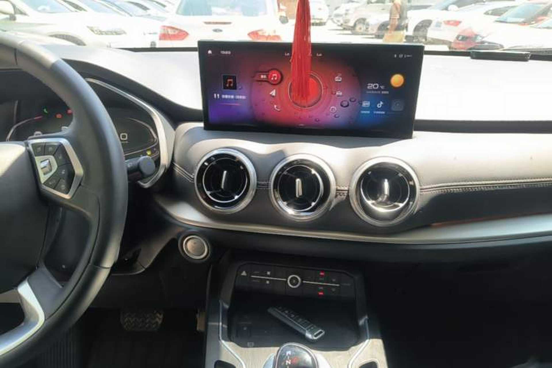 Used Wey VV6 2021 2.0T Two-Wheel Drive Smart Plus Audio And AC Panel