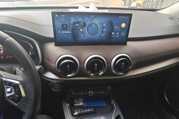 Used Wey VV6 2021 2.0T Two-Wheel Drive Smart Protection+ Audio And AC Panel