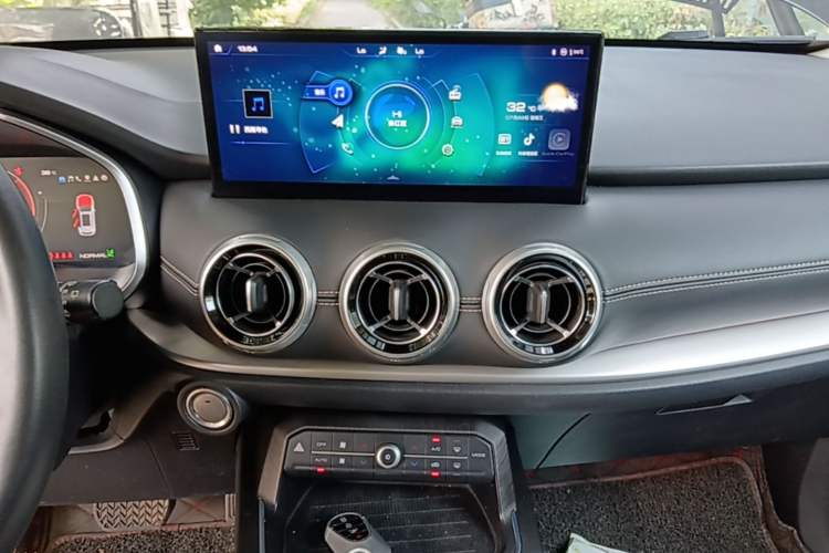Used Wey VV6 2021 2.0T Two-Wheel Drive Smart Protection+ Audio And AC Panel