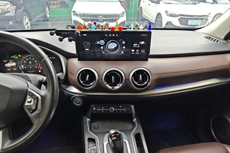Used Wey VV6 2021 2.0T Two-Wheel Drive Smart Plus Audio And AC Panel