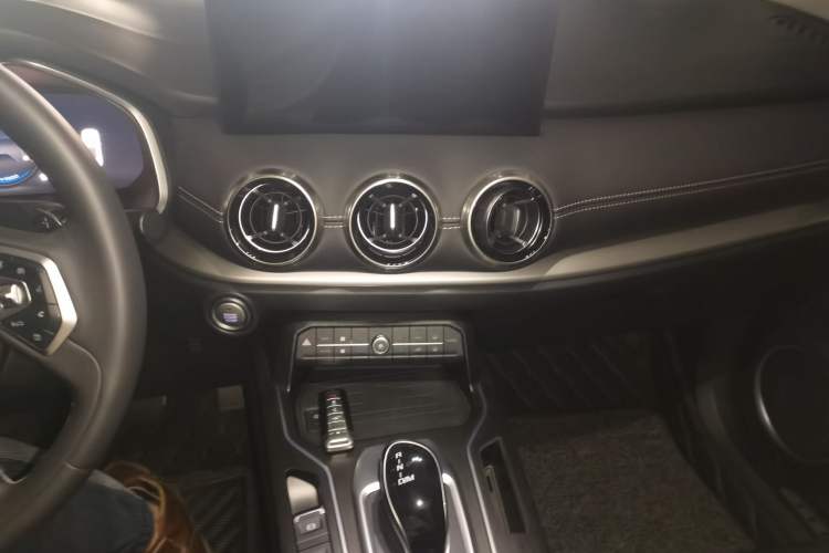 Used Wey VV6 2021 2.0T Two-Wheel Drive Smart Protection+ Audio And AC Panel
