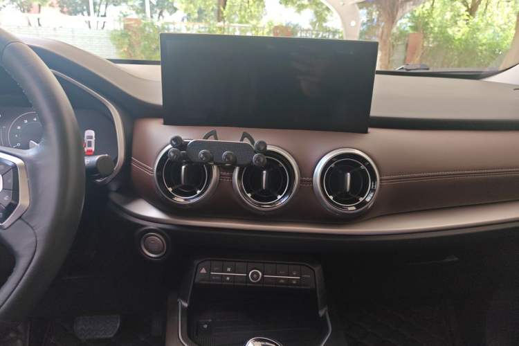 Used Wey VV6 2021 2.0T Two-Wheel Drive Smart Plus Audio And AC Panel