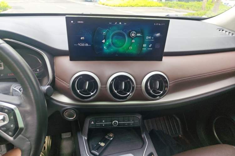 Used Wey VV6 2021 2.0T Two-Wheel Drive Smart Plus Audio And AC Panel
