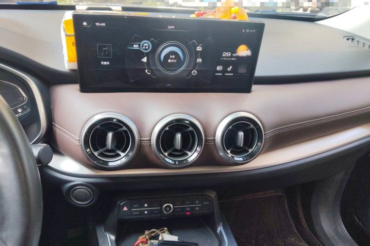 Used Wey VV6 2021 2.0T Two-Wheel Drive Smart Protection+ Audio And AC Panel