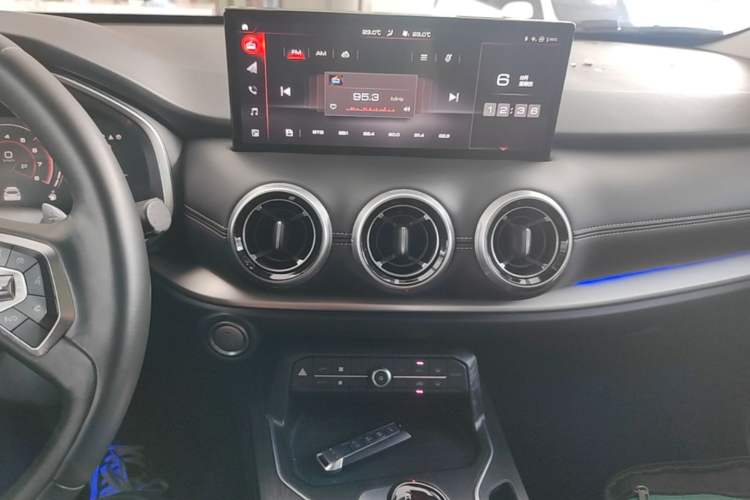 Used Wey VV6 2021 2.0T Two-Wheel Drive Smart Protection+ Audio And AC Panel