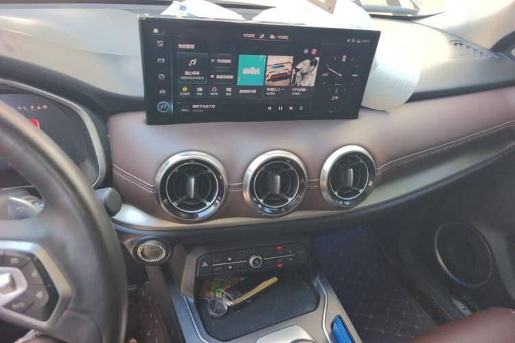 Used Wey VV6 2021 2.0T Two-Wheel Drive Smart Protection+ Audio And AC Panel