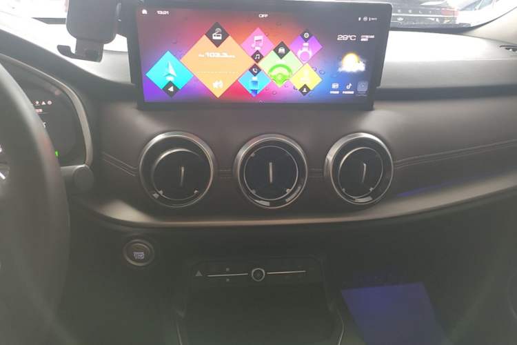 Used Wey VV6 2021 2.0T Two-Wheel Drive Smart Protection+ Audio And AC Panel