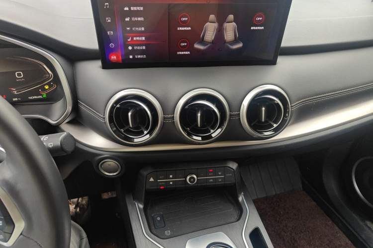 Used Wey VV6 2021 2.0T Two-Wheel Drive Smart Plus Audio And AC Panel