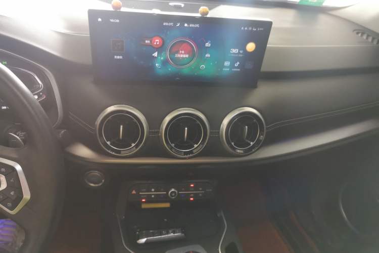 Used Wey VV6 2021 2.0T Two-Wheel Drive Smart Plus Audio And AC Panel