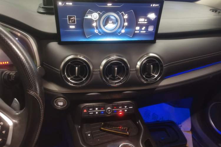 Used Wey VV6 2021 2.0T Two-Wheel Drive Smart Plus Audio And AC Panel