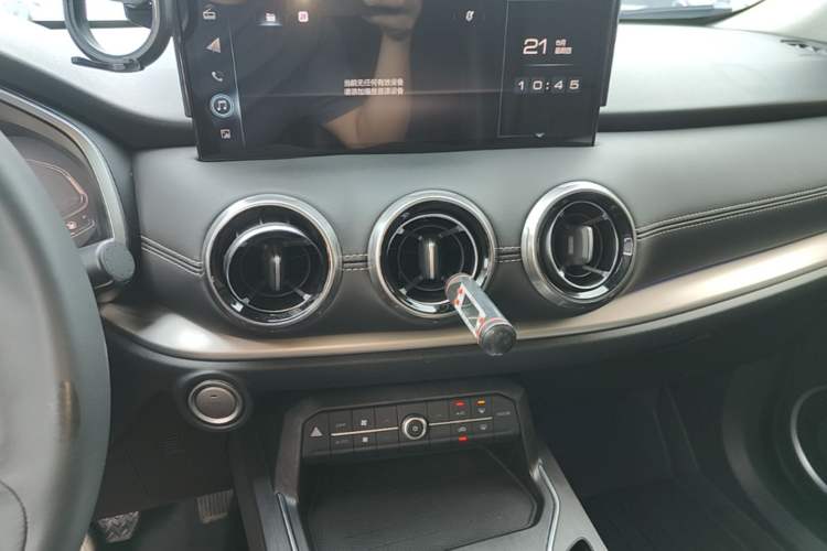 Used Wey VV6 2021 2.0T Two-Wheel Drive Smart Protection+ Audio And AC Panel