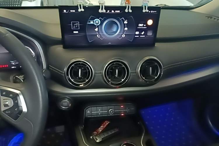 Used Wey VV6 2021 2.0T Two-Wheel Drive Smart Protection+ Audio And AC Panel