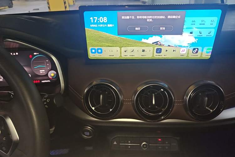 Used Wey VV6 2021 2.0T Two-Wheel Drive Smart Plus Audio And AC Panel