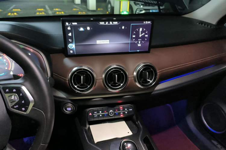 Used Wey VV6 2021 2.0T Two-Wheel Drive Smart Plus Audio And AC Panel