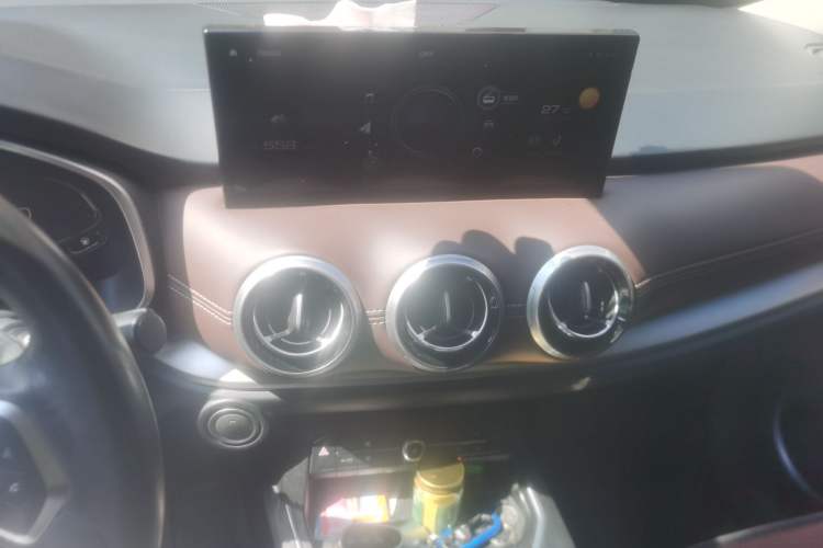 Used Wey VV6 2021 2.0T Two-Wheel Drive Smart Protection+ Audio And AC Panel