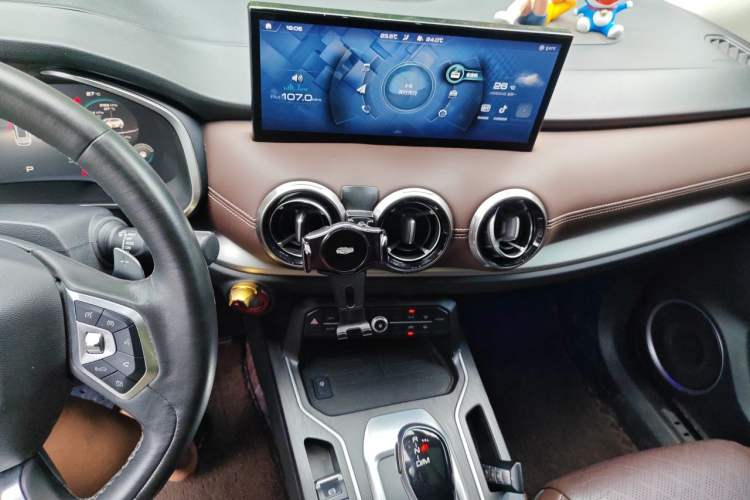 Used Wey VV6 2021 2.0T Two-Wheel Drive Smart Plus Audio And AC Panel