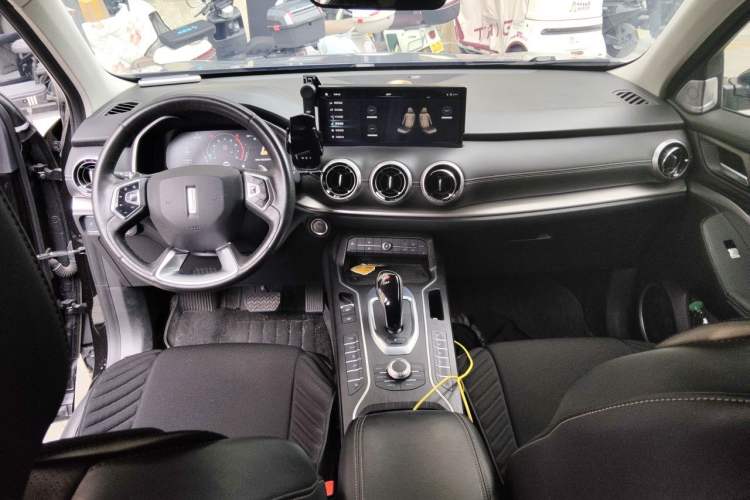 Used Wey VV6 2021 2.0T Two-Wheel Drive Smart Plus Center Console