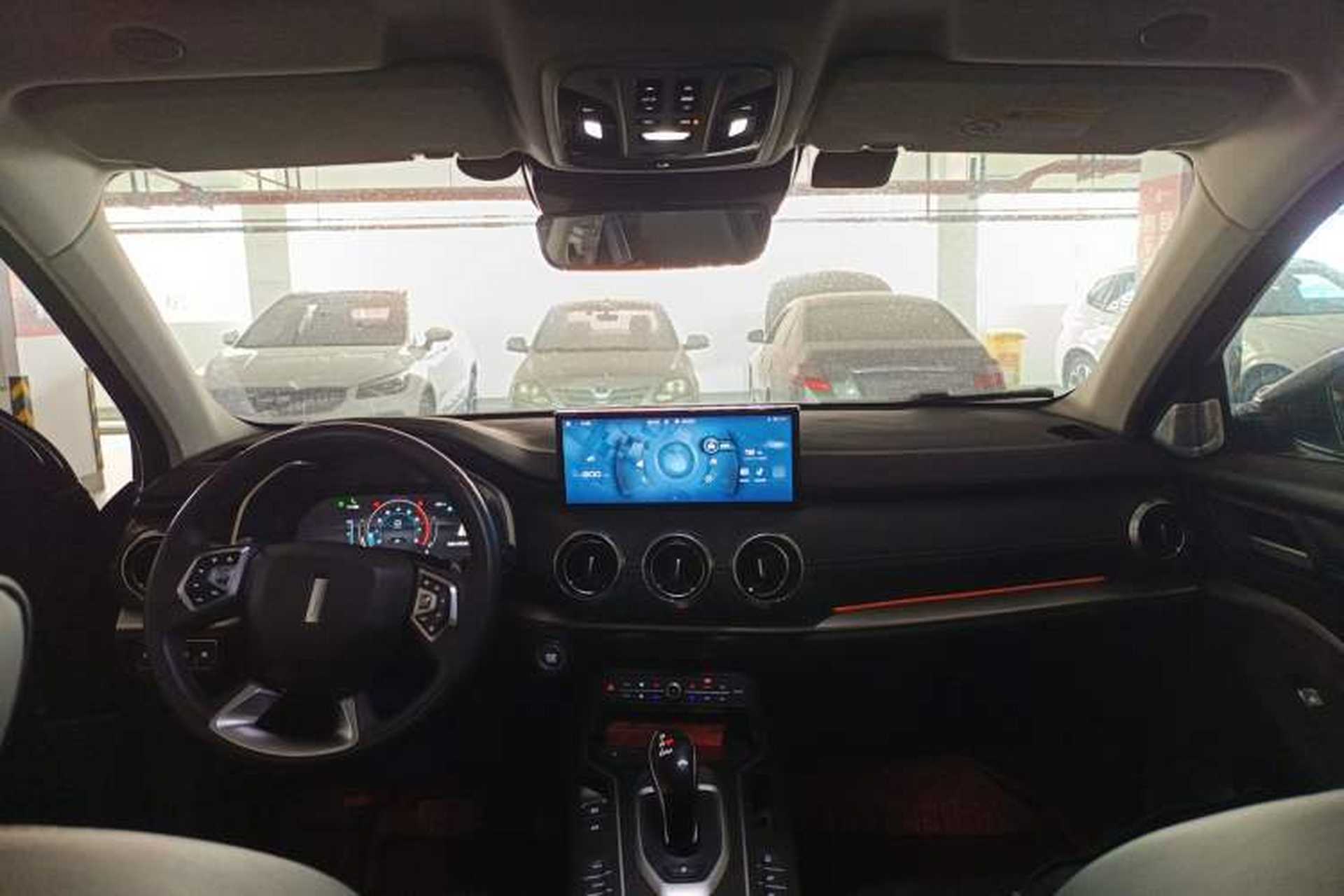 Used Wey VV6 2021 2.0T Two-Wheel Drive Smart Plus Center Console
