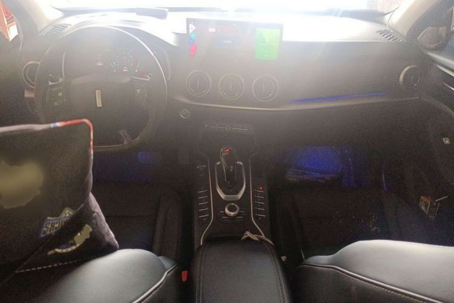 Used Wey VV6 2021 2.0T Two-Wheel Drive Smart Protection+ Center Console