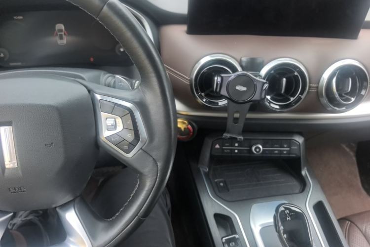 Used Wey VV6 2021 2.0T Two-Wheel Drive Smart Plus Center Console