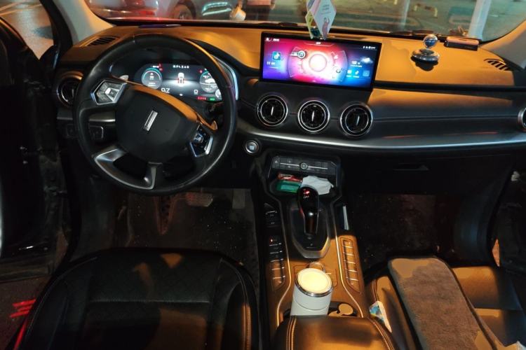 Used Wey VV6 2021 2.0T Two-Wheel Drive Smart Protection+ Center Console