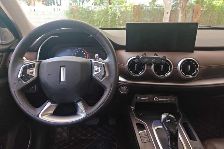 Used Wey VV6 2021 2.0T Two-Wheel Drive Smart Plus Center Console