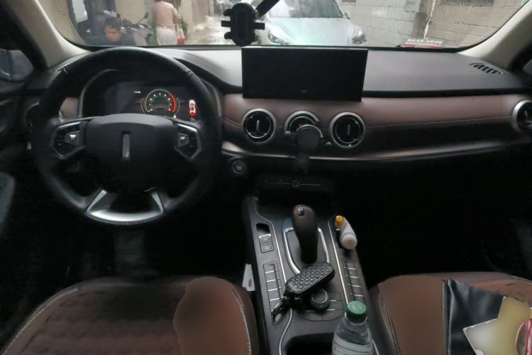 Used Wey VV6 2021 2.0T Two-Wheel Drive Smart Plus Center Console