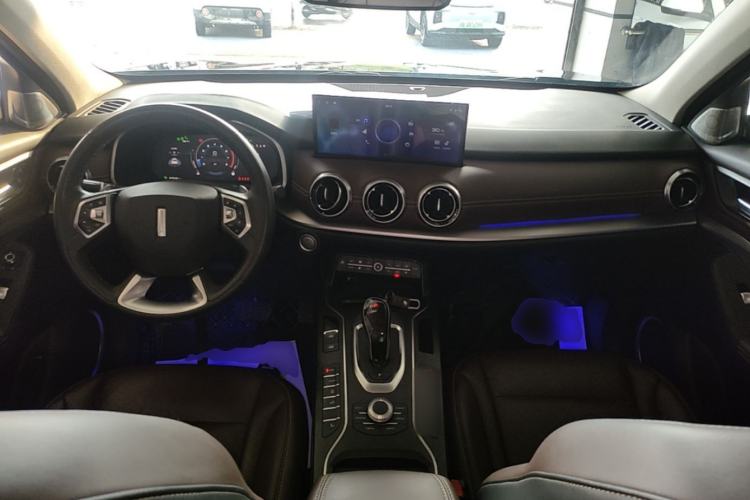 Used Wey VV6 2021 2.0T Two-Wheel Drive Smart Plus Center Console