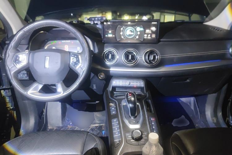 Used Wey VV6 2021 2.0T Two-Wheel Drive Smart Plus Center Console