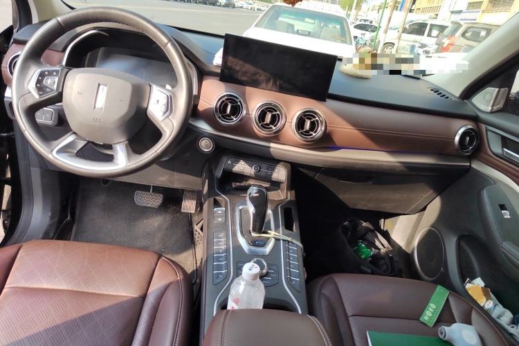 Used Wey VV6 2021 2.0T Two-Wheel Drive Smart Plus Center Console