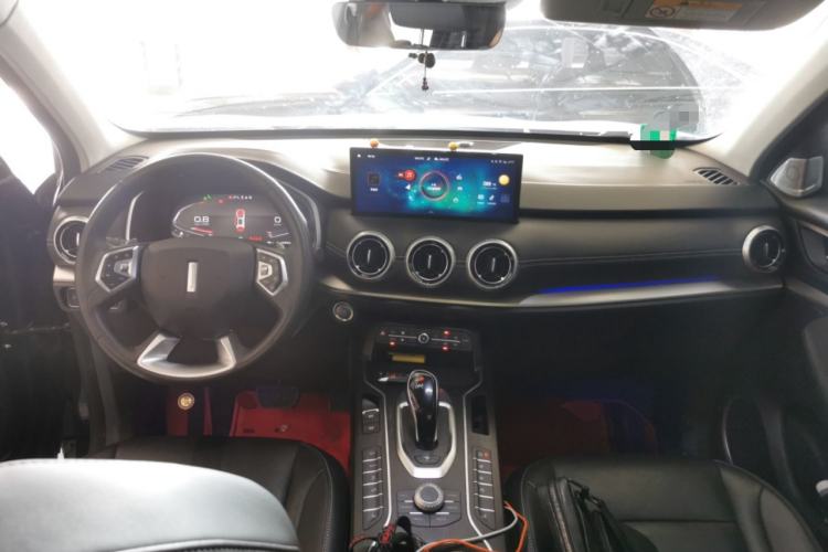 Used Wey VV6 2021 2.0T Two-Wheel Drive Smart Plus Center Console