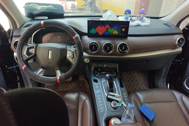 Used Wey VV6 2021 2.0T Two-Wheel Drive Smart Plus Center Console