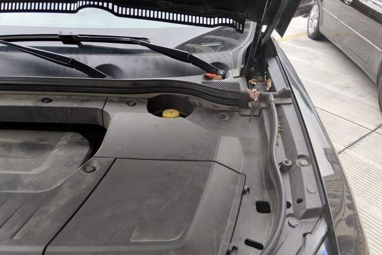 Used Wey VV6 2021 2.0T Two-Wheel Drive Smart Plus Engine Bay Left